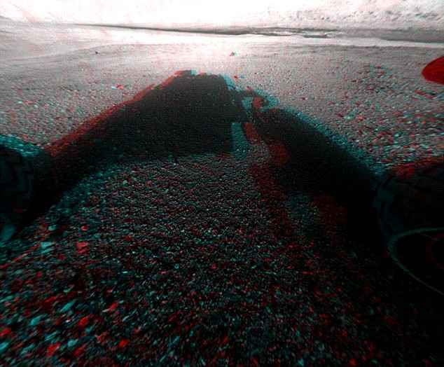 Марсоход Curiosity сделал первый снимок Красной планеты в 3D 