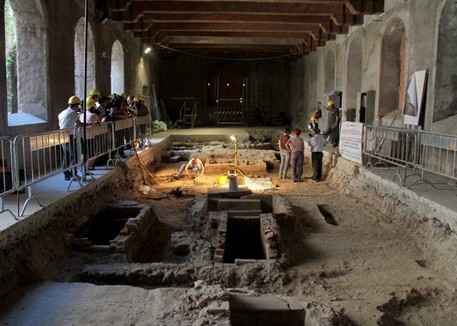 Итальянские археологи раскопали останки предполагаемой натурщицы Леонардо да Винчи, с которой он писал Мону Лизу