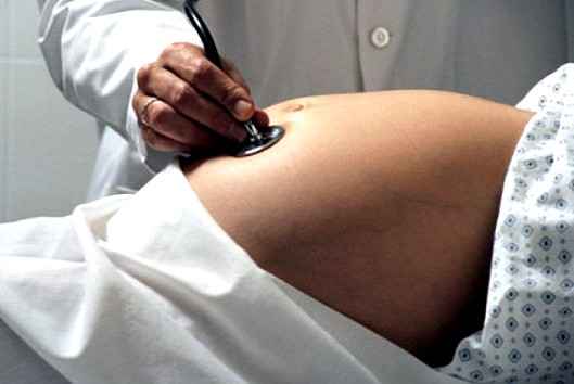 Недостаток витамина С у матери в период беременности может сказаться на развитии мозга ребенка