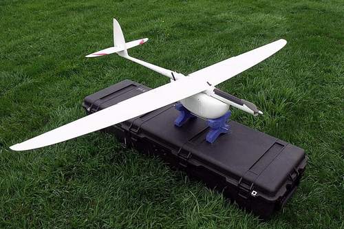 Aeromapper X5 БПЛА фотографирует карту местности и потом с помощью парашюта приземляется на землю.