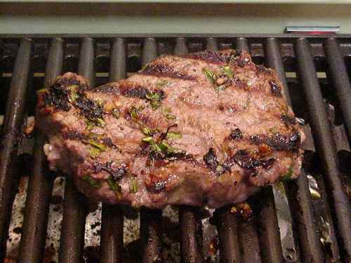 Иранские ученые доказали, что мясо приготовленное на мангале опасно для здоровья